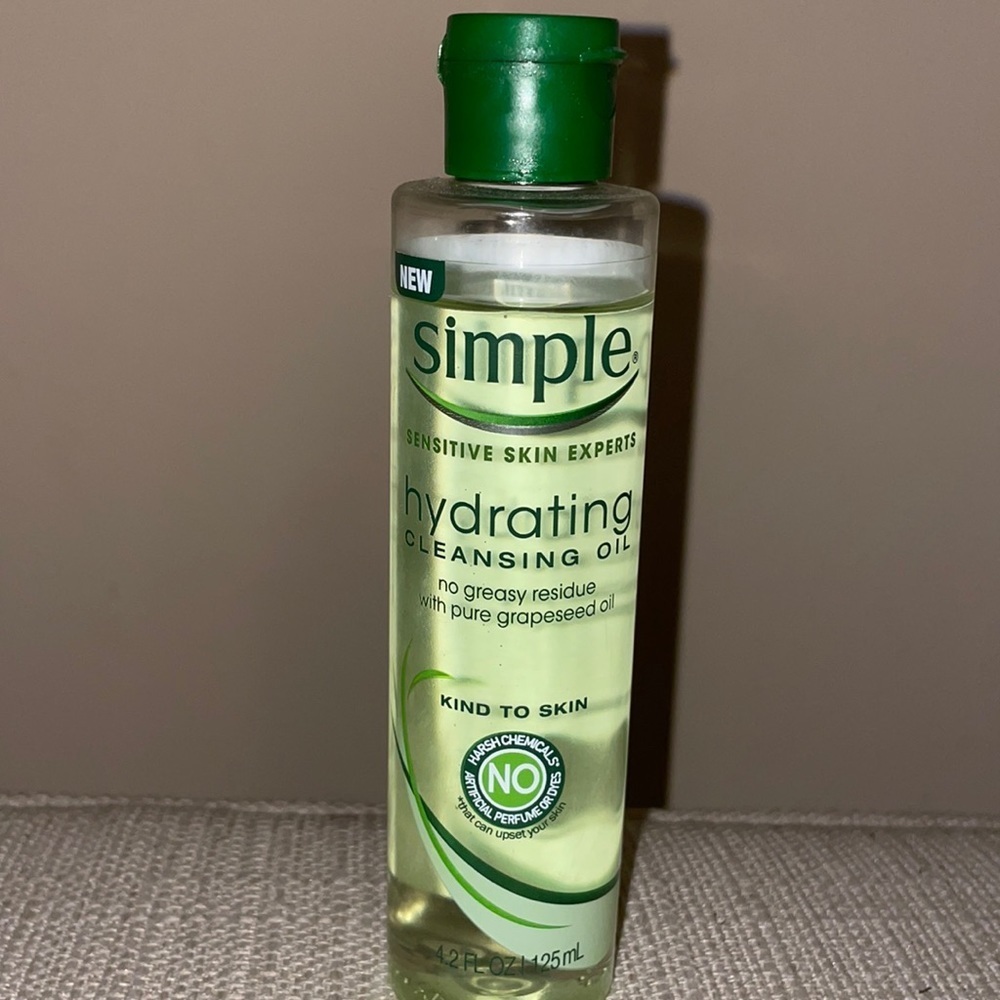 SIMPLE hydrating CLEANSING OIL